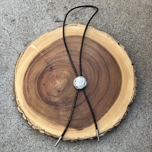 Siskiyiu USA Oregon 1989 Morgan Silver Dollar Western Genuine Leather Bolo Tie - Picture 2 of 10